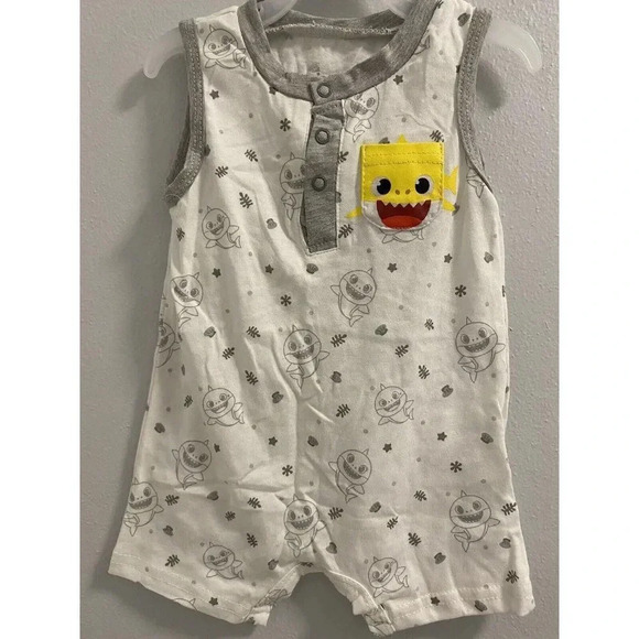 BABY SHARK 2 PIECE 6/9 MONTHS NEW - Picture 5 of 9